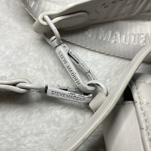Steve Madden White Chevron Quilted Crossbody Bag - Picture 2 of 13